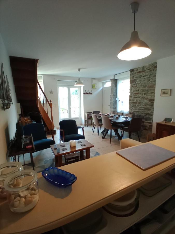 Gite Montoise Genêts Exterior foto
